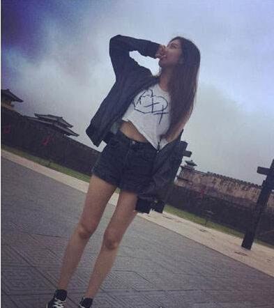 张一山恋情疑曝光 与女友宋妍霏穿情侣装已是圈内公开的秘密