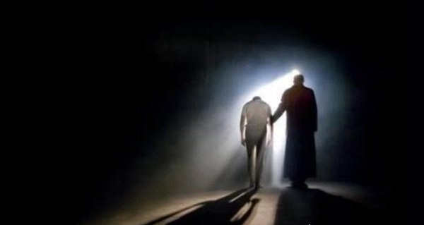 老人快不行的十大反应 呼吸变冷大便发白(家人需要准备后事)