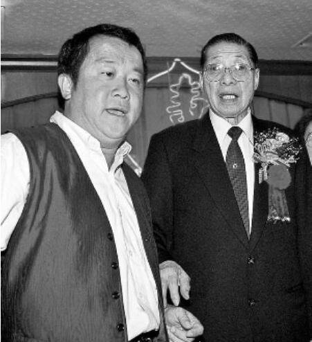 曾志伟父亲是香港警长曾启荣 五亿探长雷诺原型吕乐的心腹大将