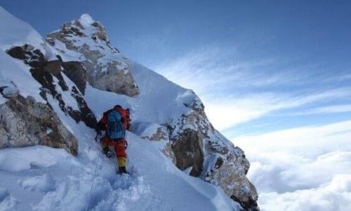 中国女子登山第一人 罗静(她成功登顶8844米的珠穆朗玛峰)