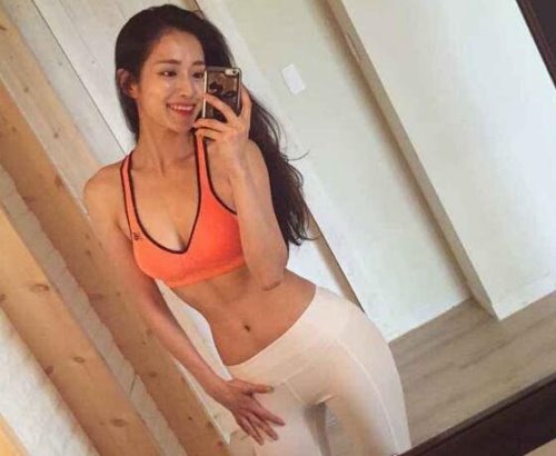 女生马甲线怎么练成的 女生超性感的马甲线图片欣赏