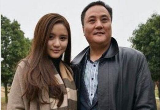 美女董事长艾如背景资料 父亲是某石油公司总裁(有钱有势有背景)