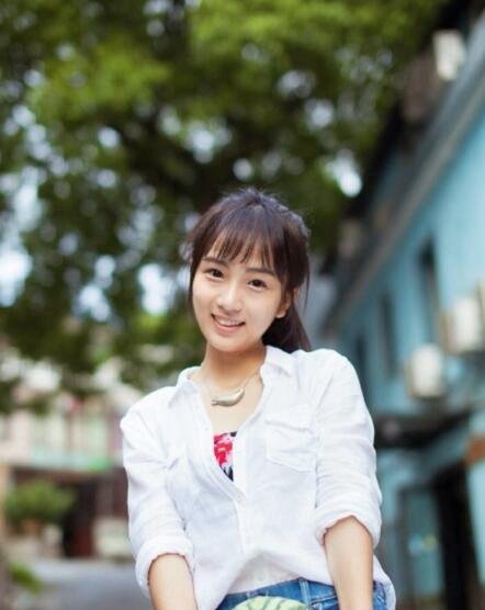 浙大军训女神蔡卓音 清纯甜美的形象受无数人追捧(组图)
