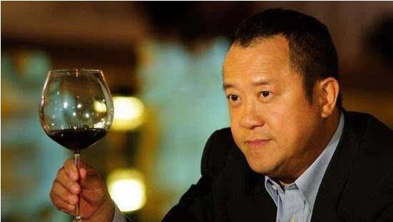 曾志伟父亲是香港警长曾启荣 五亿探长雷诺原型吕乐的心腹大将