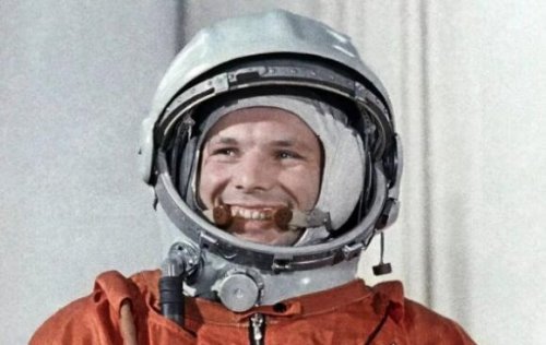第一个进入外太空的人类，尤里·加加林(1961年4月12日升空)
