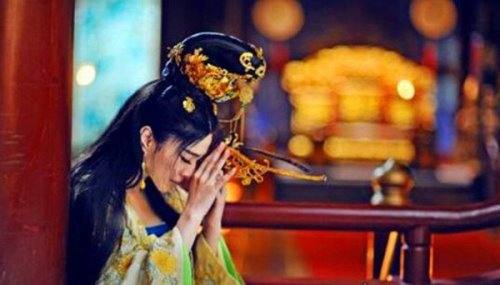 武则天转世北京女孩 皈依佛门但已有男友(不想结婚)