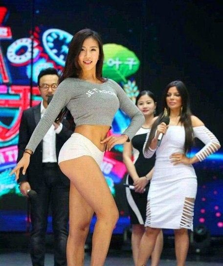 2019巴西美臀大赛 最美臀模姜黎明(性感身材让人血脉偾张)
