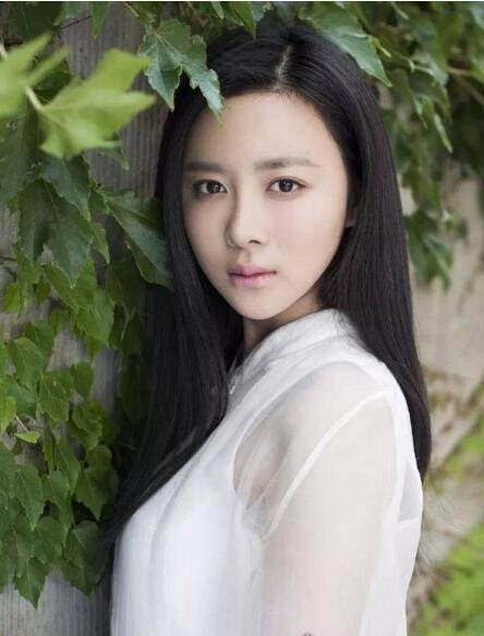 重庆大学校花孙文婷 如今清纯不在变得性感迷人(组图)