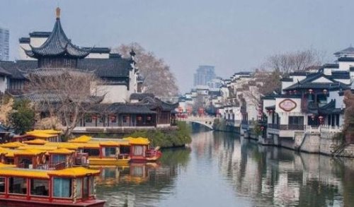 乌衣巷在哪里在哪个市 在南京市秦淮区的文德桥旁(乌衣巷的来源)