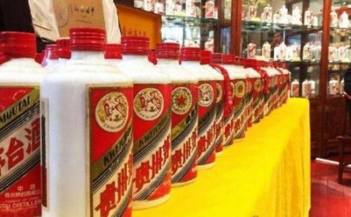 温州土豪花2000万买假茅台 刚准备开张就被抓(自己也被骗)