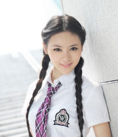 重庆大学校花孙文婷 如今清纯不在变得性感迷人(组图)