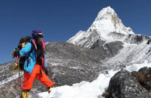 中国女子登山第一人 罗静(她成功登顶8844米的珠穆朗玛峰)