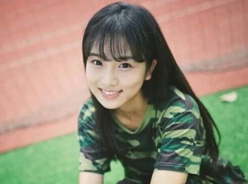 浙大军训女神蔡卓音 清纯甜美的形象受无数人追捧(组图)