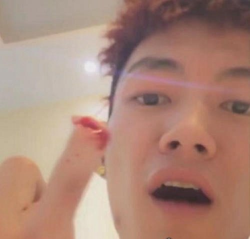 贝贝账户被禁播 因在直播中剁手指太过血腥(为证其清白)