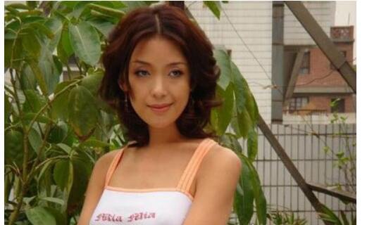 中国最美变性人 变性后的陈莉莉温柔妩媚比女人还要女人
