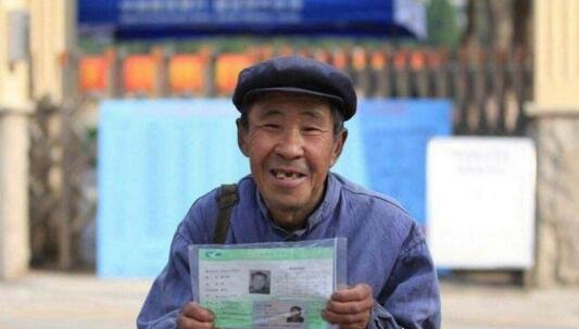 最牛高考钉子户 72岁老人19次高考(成绩最好一次考了303分)