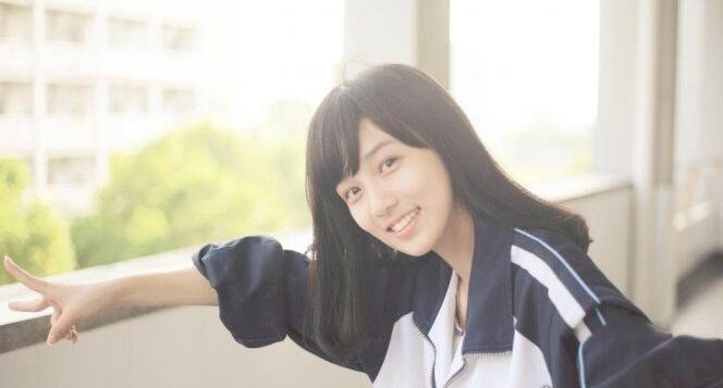 浙大军训女神蔡卓音 清纯甜美的形象受无数人追捧(组图)