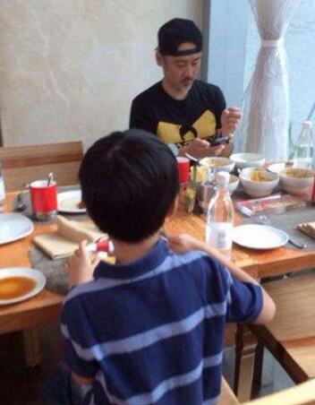 吴秀波老婆尚洁资料 吴秀波妻子儿子照片曝光