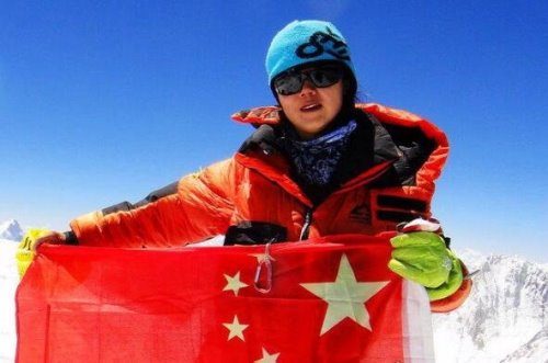 中国女子登山第一人 罗静(她成功登顶8844米的珠穆朗玛峰)