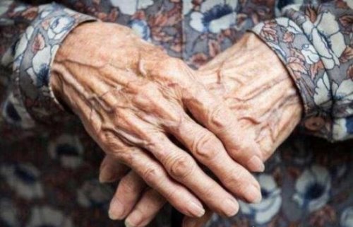 2018中国男性平均寿命 75岁左右(比女性平均寿命低5年)