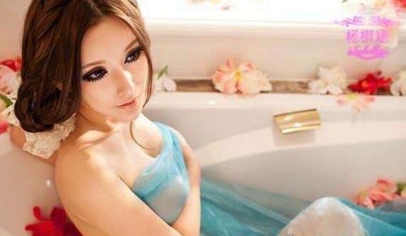 中国最美足球宝贝杨棋涵 绝美性感写真集欣赏(身材太劲爆)