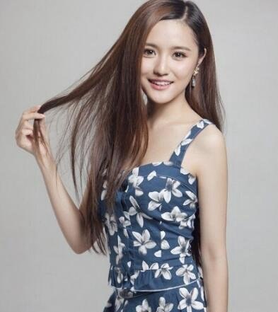 美女董事长艾如背景资料 父亲是某石油公司总裁(有钱有势有背景)