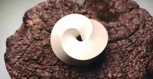 教你玩转神奇的莫比乌斯环 从中间剪一圈都不断(有视频)