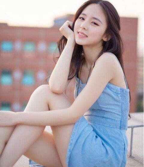 浙大军训女神蔡卓音 清纯甜美的形象受无数人追捧(组图)