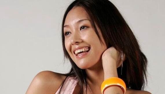 中国最美变性人 变性后的陈莉莉温柔妩媚比女人还要女人