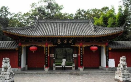 武侯墓在哪里 位于汉中市勉县的定军山脚下(相传是衣冠冢)