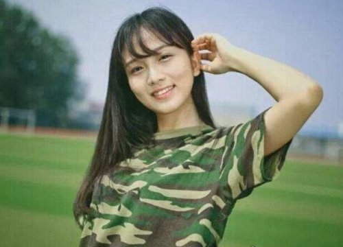 浙大军训女神蔡卓音 清纯甜美的形象受无数人追捧(组图)