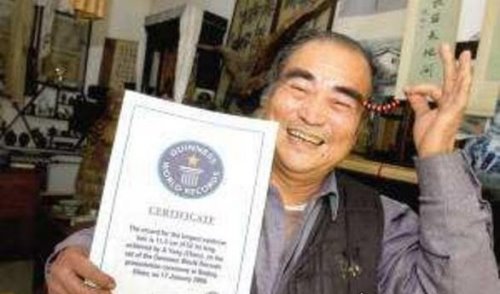 世界上眉毛最长的人 郑树森老人19.1厘米破吉尼斯纪录