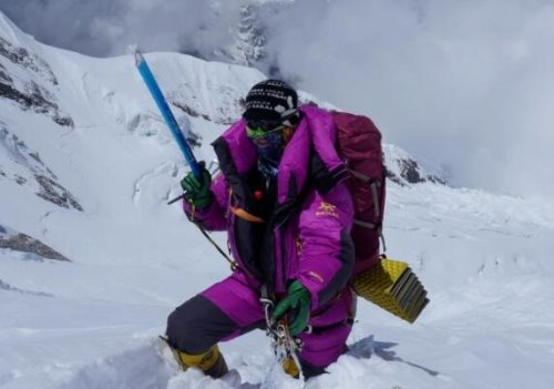中国女子登山第一人 罗静(她成功登顶8844米的珠穆朗玛峰)