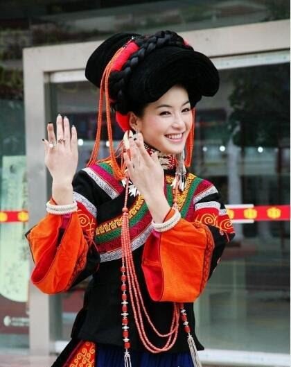 彝族第一美女 玛嘿阿依选美现场图片曝光(惊艳全场)
