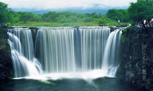 世界最大的玄武岩瀑布 美若仙境的镜泊湖瀑布值得一游