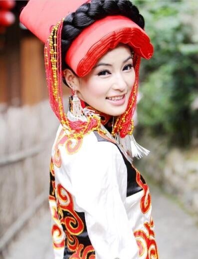 彝族第一美女 玛嘿阿依选美现场图片曝光(惊艳全场)