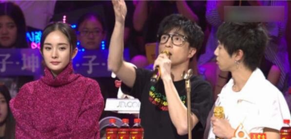 薛之谦摔话筒事件是怎么回事 明日之子节目组指使其投票(有黑幕)
