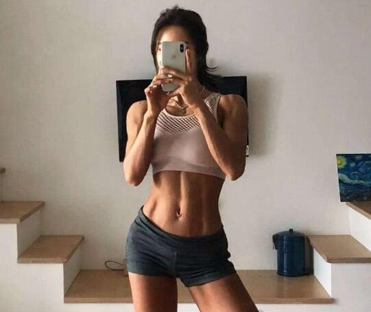 女生马甲线怎么练成的 女生超性感的马甲线图片欣赏