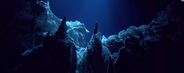 世界最深点有11095米 马里亚纳海沟深度超珠穆朗玛峰