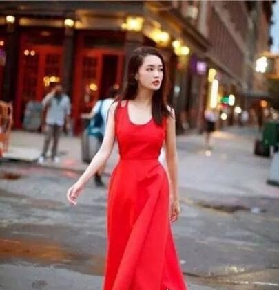 皮肤黑的人适合穿什么颜色的衣服 搭配得当能轻松hold住任何颜色