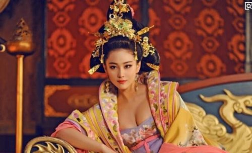 中国十大身材最好的女星 宅男女神柳岩竟然脱榜(杨幂垫底)