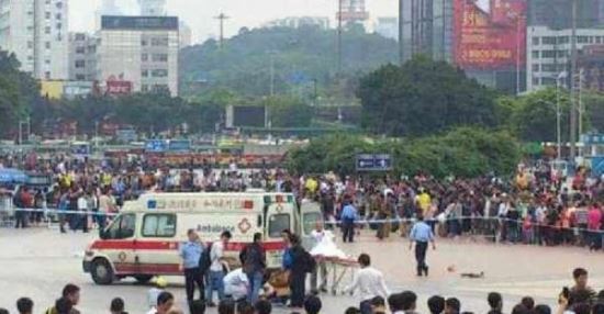 广州火车站砍人事件处置细节 民警十秒赶到果断开两枪将凶徒制服