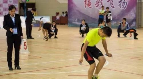 2019吉尼斯跳绳世界纪录 岑小林30秒跳绳226次(平均7.5次/秒)