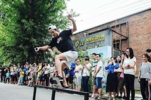 中国滑板第一人 车霖(第一届亚洲滑板锦标赛金牌获得者)