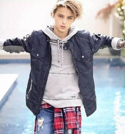 世界公认最帅美少年 网友直呼:我们愿意等你长大(William)