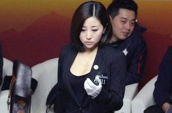 世界最美台球女裁判 吕萌希子性感写真(令人羡慕的人间胸器)