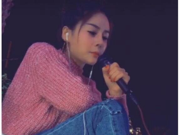 网红花姐的个人资料 曾是大排档驻唱歌手后在抖音快手走红