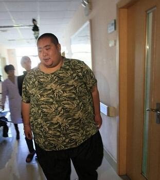 现任中国第一胖 邓桂梁体重522斤(前任孙亮因心脏衰竭死亡)