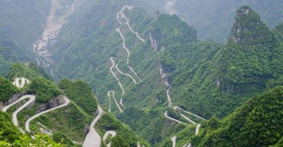 世界上最吓人的公路天门山盘山公路 180度急转弯此消彼长(通天大道)