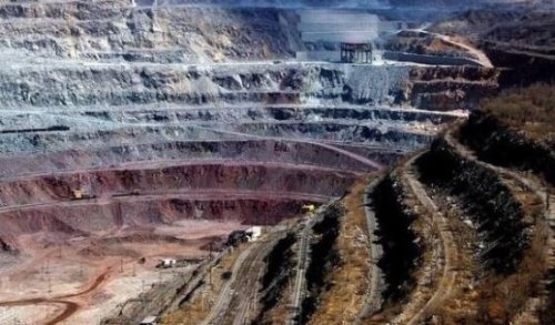 中国最大的铁矿厂 辽宁鞍山铁矿厂(已探明储量超过100亿吨)